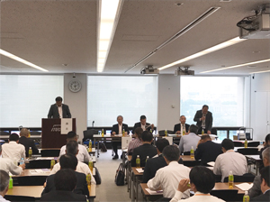 総会の様子